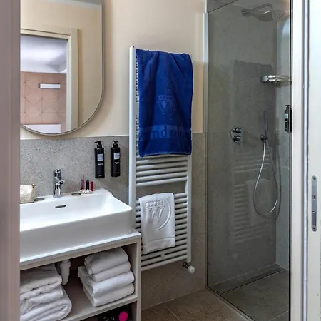 Wanderlust A Schiera Villa